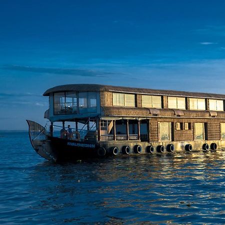 Harmony Houseboats Hotel Alappuzha Екстериор снимка