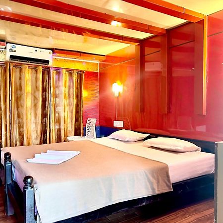 Harmony Houseboats Hotel Alappuzha Екстериор снимка