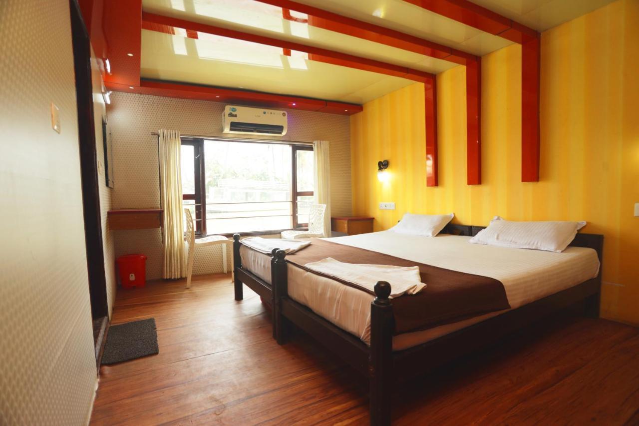 Harmony Houseboats Hotel Alappuzha Екстериор снимка