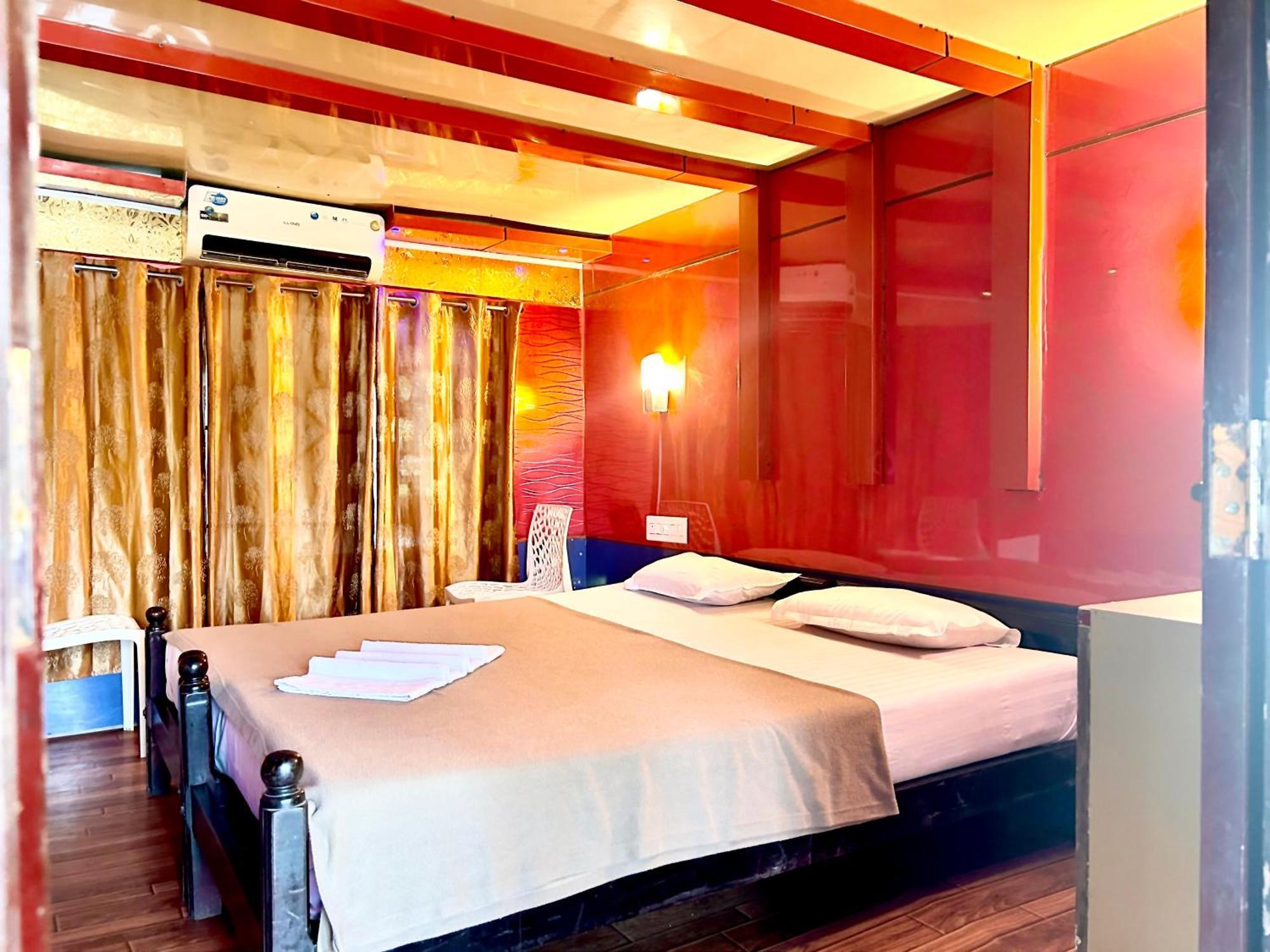 Harmony Houseboats Hotel Alappuzha Екстериор снимка