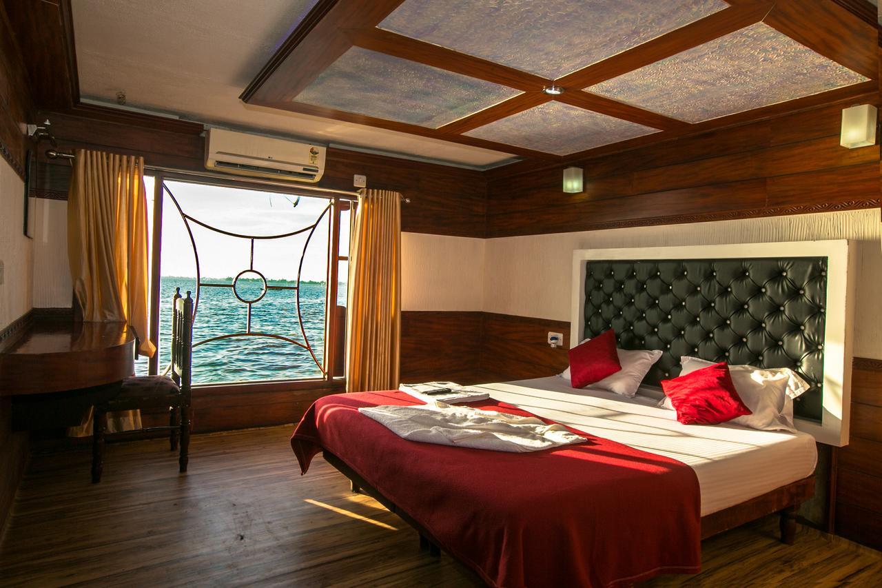 Harmony Houseboats Hotel Alappuzha Екстериор снимка