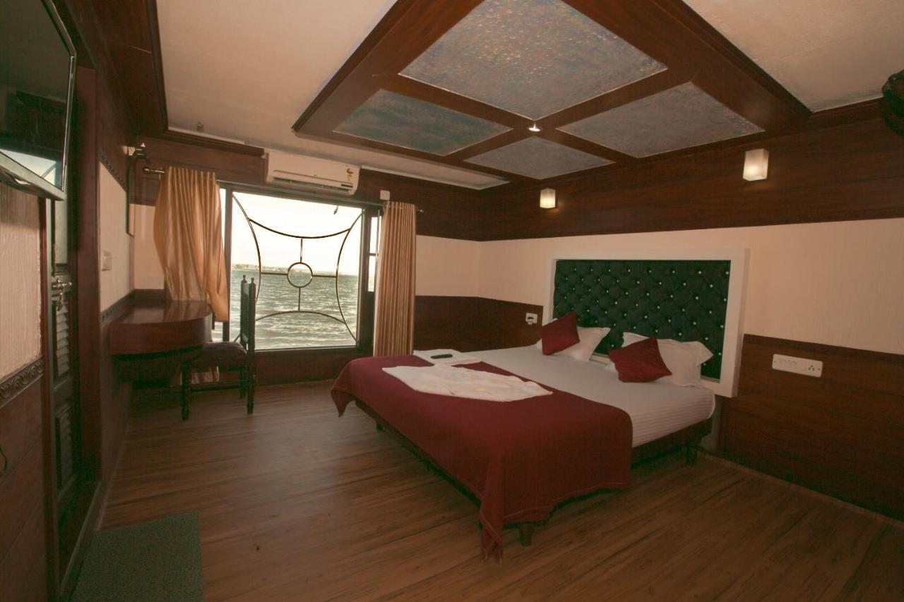 Harmony Houseboats Hotel Alappuzha Екстериор снимка